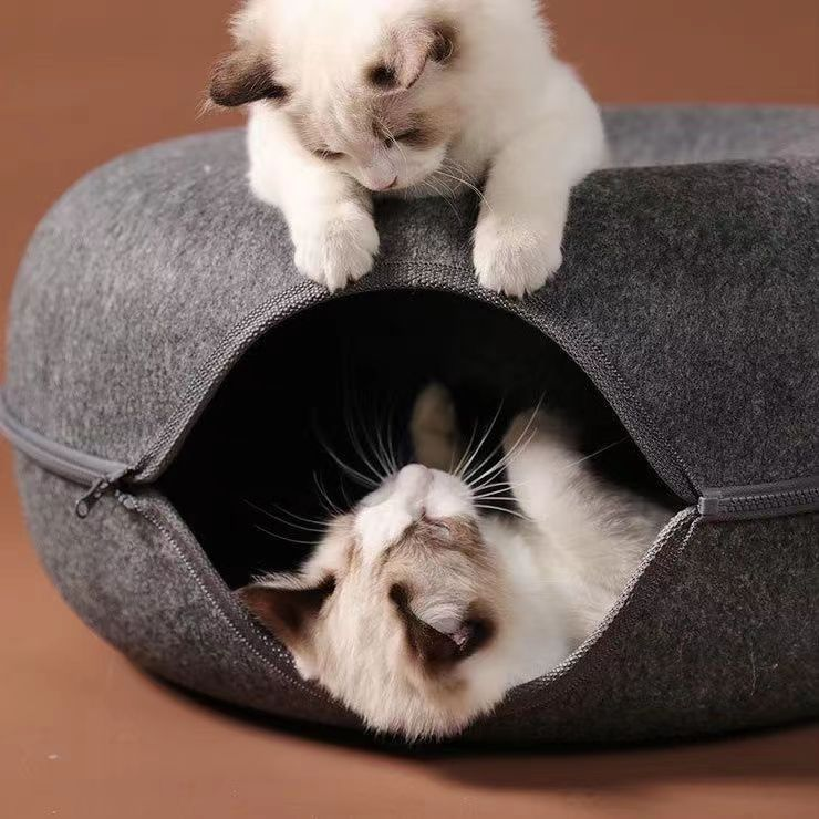 Donut Cat Tunnel Bed – Cozy Felt Cave for Indoor Cats